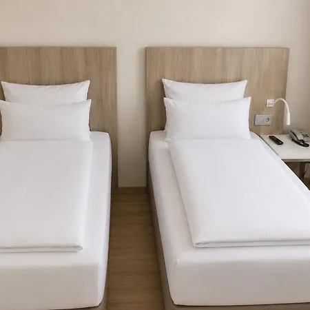 Szálloda Dormero Hotel Fuerth